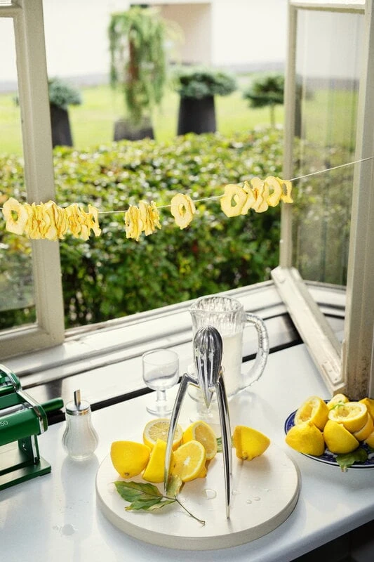 HAY Chopping Board, Round, L, Off White 5 HAY Chopping Board, Round, L, Off White - Image 3