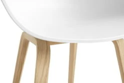 HAY About A Chair AAC22, Lacquered Oak - White -Finnishdesignshop 255792 AAC 22 white shell wb lacquer oak detail 02