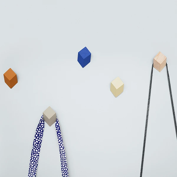 HAY Iso Hook, Cerise Red, 3 Pcs 5 HAY Iso Hook, Cerise Red, 3 Pcs - Image 3