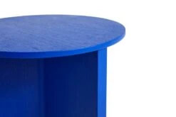 HAY Slit Wood Table, 35 Cm, High, Vivid Blue -Finnishdesignshop 9440354009000 Slit Table Wood Round High vivid blue wb lacquer oak detail 02