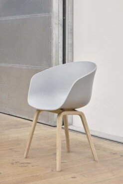 HAY About A Chair AAC22, Oak - Concrete Grey -Finnishdesignshop AAC 22 Base matt Lacquered Shell concrete grey