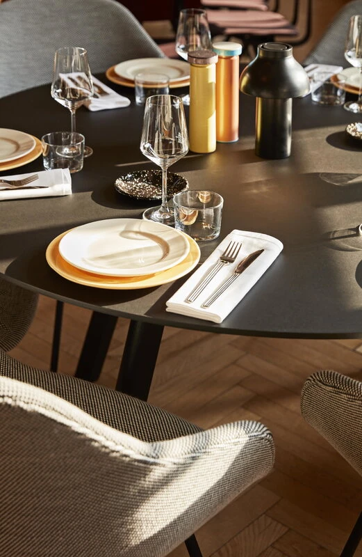 HAY CPH25 Table Round, 140 Cm, Black Lacquered Oak - Black Lino - Image 3
