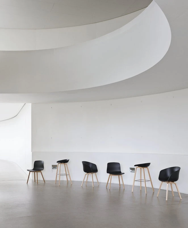 HAY About A Chair AAC22 Eco, Lacquered Oak - Black 6 HAY About A Chair AAC22 Eco, Lacquered Oak - Black - Image 4