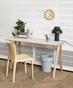 HAY CPH90 Desk, Soaped Oak - Off White Lino -Finnishdesignshop Elementaire Chair light yellow Shade Bin grey CPH90 Desk off white linoleum PC Table Lamp soft black