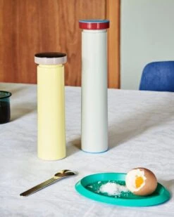 HAY Salt & Pepper Mill, L, Light Grey -Finnishdesignshop Ellipse Tray XS green Sunday Cutlery Salt and Pepper L light grey Salt and Pepper M yellow