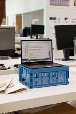 HAY Colour Crate, M, Recycled Plastic, Electric Blue -Finnishdesignshop HAY Colour Crate M electric blue