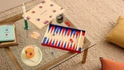 HAY Kofi Table 80 X 80 Cm, Lacquered Oak - Clear Glass -Finnishdesignshop HAY PLAY Backgammon off white HAY Play Yatzy blue Arcs Candleholder sea green Borosilicate Mug pink with white handle