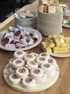 HAY Chopping Board, Round, L, Off White 13 HAY Chopping Board, Round, L, Off White -Finnishdesignshop Inge Glas Christmas Ornaments Chopping Board Round L off white Soft Ice Lunch Plate grey