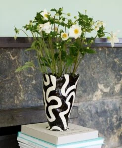 HAY Jessica Hans Shadow Vase, Black - White -Finnishdesignshop Jessica Hans Shadow Vase black and white