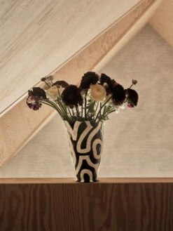 HAY Jessica Hans Shadow Vase, Black - White -Finnishdesignshop Jessica Hans Shadow Vase black and white 01