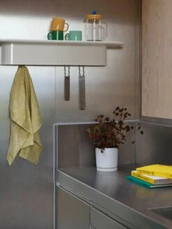 HAY Korpus Shelf L, 7 Hooks, Cream -Finnishdesignshop Korpus Shelf L cream Borosilicate Mug jade yellow French Press Brewer clear Plant Pot with Saucer white