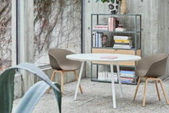 HAY About A Chair AAC22, Lacquered Oak - Khaki -Finnishdesignshop Loop Stand Round white laminate AAC 22 khaki shell wb lacquer base New Order Combination 401 army