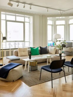 HAY Moiré Kelim Rug, Cinnamon -Finnishdesignshop Mags Soft 3 Seater comb 4 right Metaphore 027 beige stitching Moire Kelim cinnamon CPH Deux 215 Bench L140xW35xH45 pearl white laminate pearl white plywood