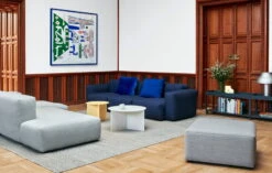 HAY Mags Soft 3-seater Sofa, Comb.1 Low Arm, Flamiber J4 8 HAY Mags Soft 3-seater Sofa, Comb.1 Low Arm, Flamiber J4 -Finnishdesignshop Mags Soft Low 3 Seater comb 1 Olavi by HAY 07 black stitching Mags Soft Low 25 Seater comb 3 Linara 311 white stitchingrole