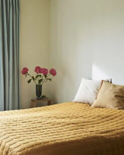 HAY Mega Dot Bed Cover, Mustard -Finnishdesignshop Mega Dot mustard