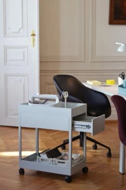 HAY New Order Trolley A, Light Grey 9 HAY New Order Trolley A, Light Grey -Finnishdesignshop New Order Trolley light grey AAC 153 Silk SIL0842 black base Tool Box light grey Anything Scissors warm yellow Colour Crate light grey