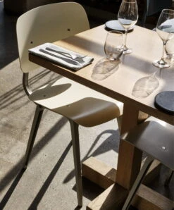 HAY Revolt Chair, Beige - Rice 13 HAY Revolt Chair, Beige - Rice -Finnishdesignshop Revolt rice seat and back beige steel base 01