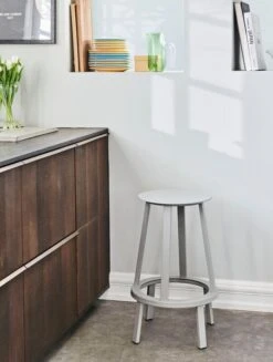 HAY Revolver Bar Stool, 65 Cm, Grey -Finnishdesignshop Revolver Bar Stool Low sky grey Jug green Rainow