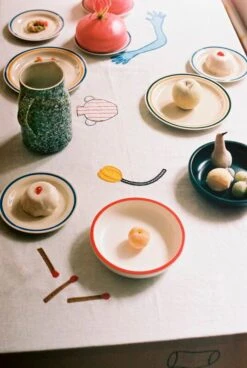 HAY Sobremesa Plate, 2 Pcs, 24,5 Cm, Green - Sand -Finnishdesignshop Sobremesa Serving Bowl S white with red rim Sobremesa Jug green Sobremesa Tablecloth L300 white 3