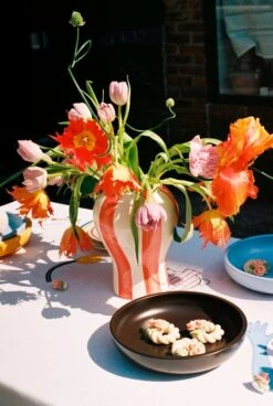 HAY Sobremesa Serving Bowl, M, Light Blue -Finnishdesignshop Sobremesa Stripe Vase S red 2